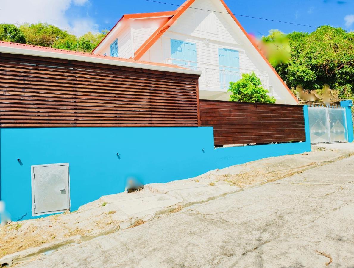 Location Maison Bleue Avec Piscine Privative Au Carbet Martinique Le Carbet Exterior photo