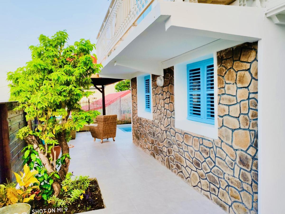 Location Maison Bleue Avec Piscine Privative Au Carbet Martinique Le Carbet Exterior photo