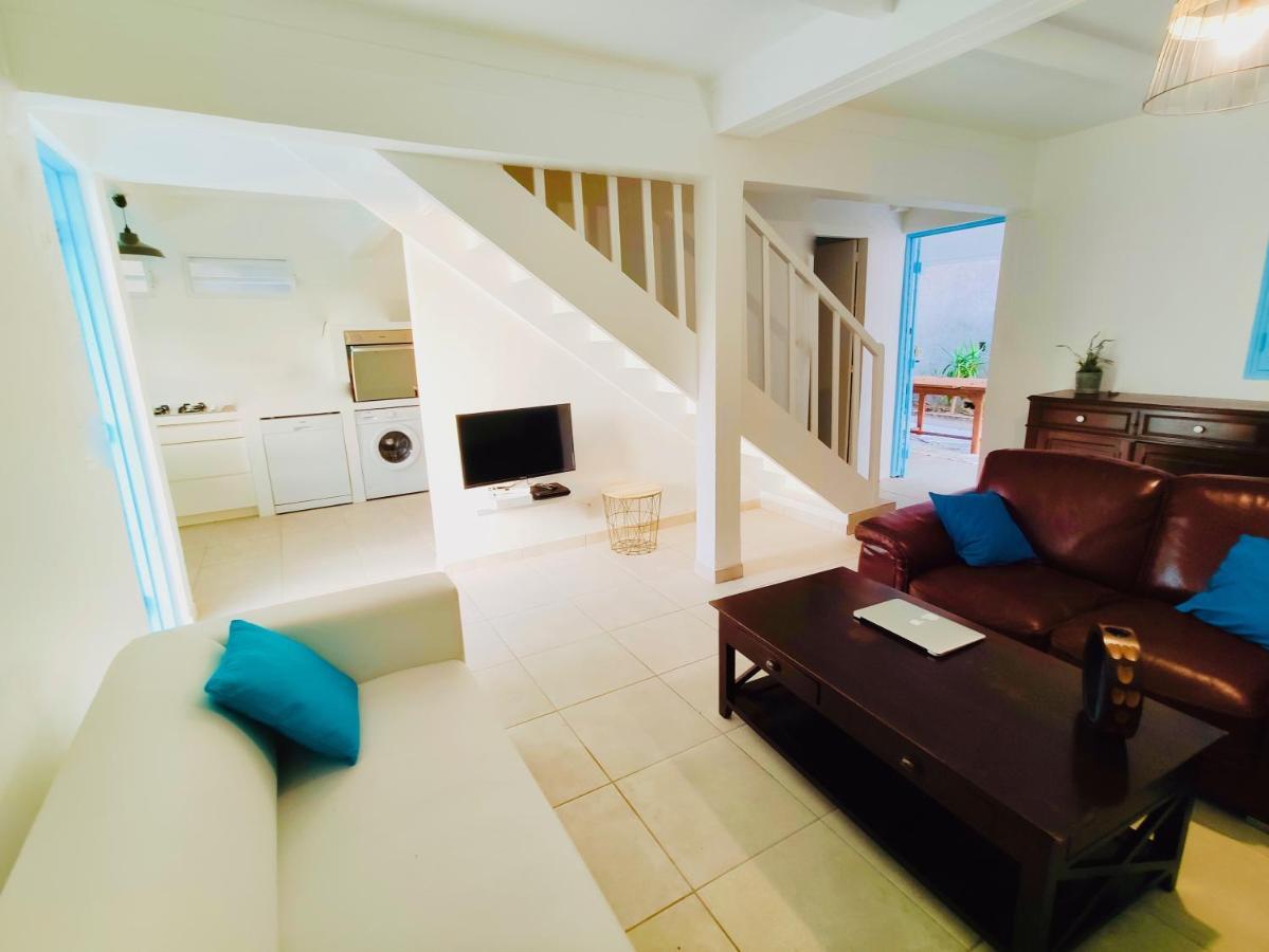 Location Maison Bleue Avec Piscine Privative Au Carbet Martinique Le Carbet Exterior photo