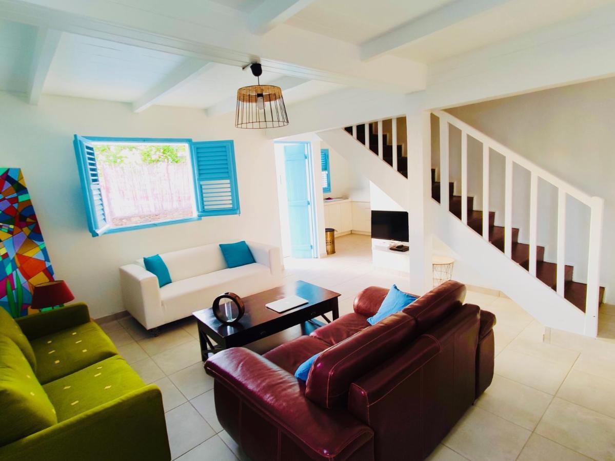 Location Maison Bleue Avec Piscine Privative Au Carbet Martinique Le Carbet Exterior photo